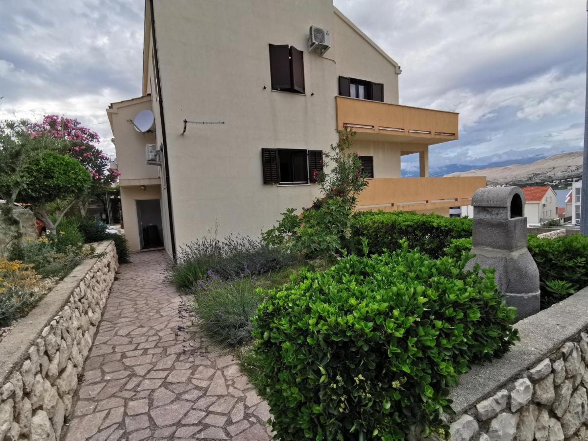 Apartments Lucia Паг Екстериор снимка