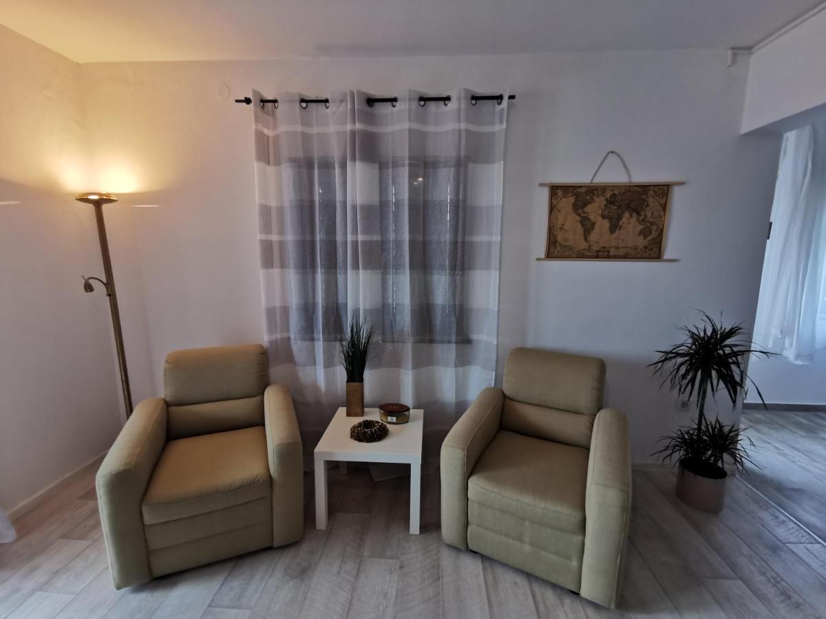 Apartments Lucia Паг Екстериор снимка