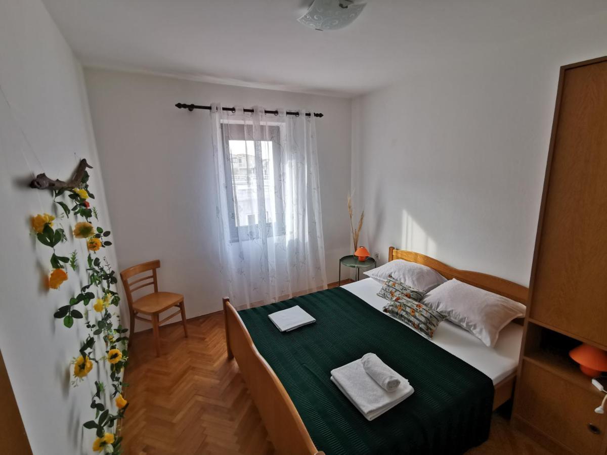 Apartments Lucia Паг Екстериор снимка