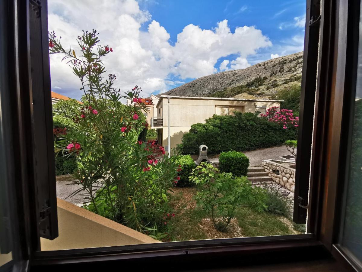 Apartments Lucia Паг Екстериор снимка
