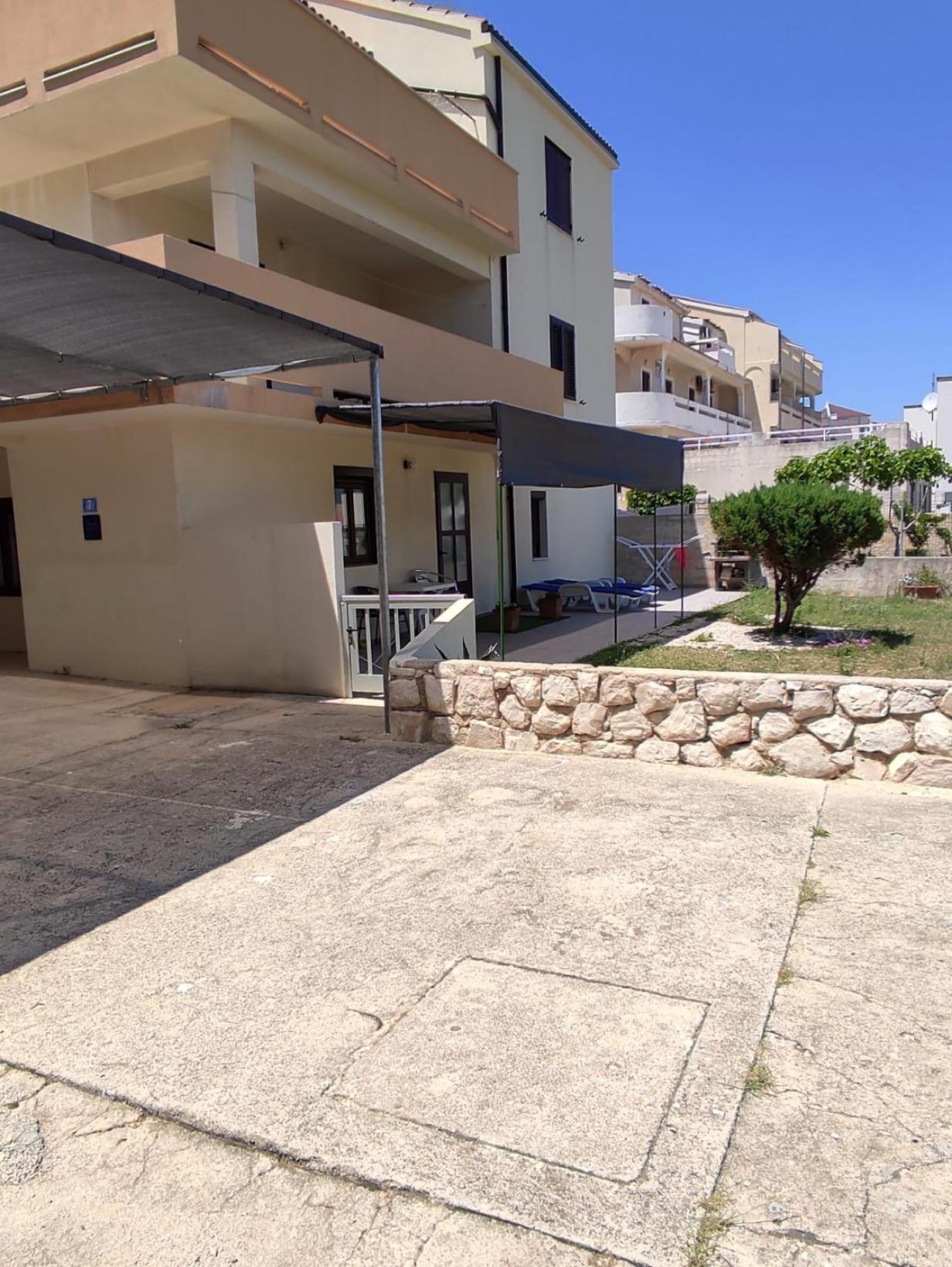 Apartments Lucia Паг Екстериор снимка