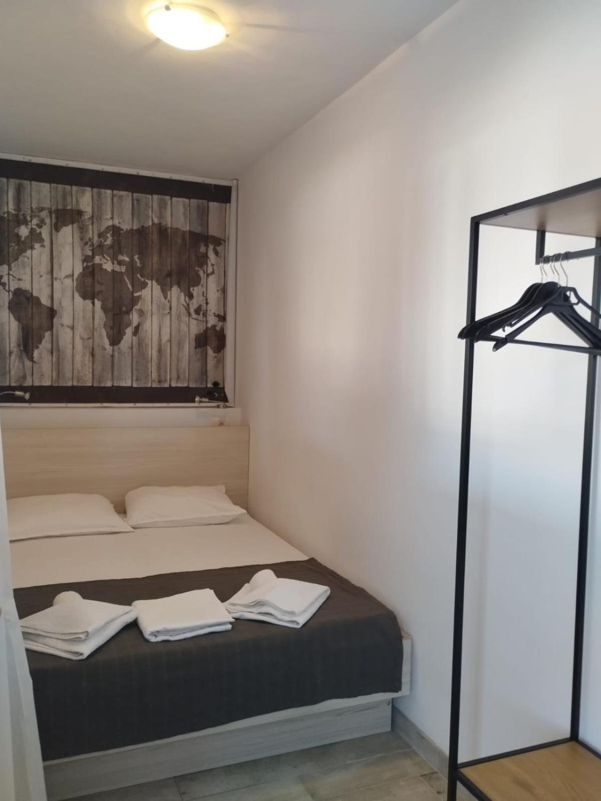 Apartments Lucia Паг Екстериор снимка