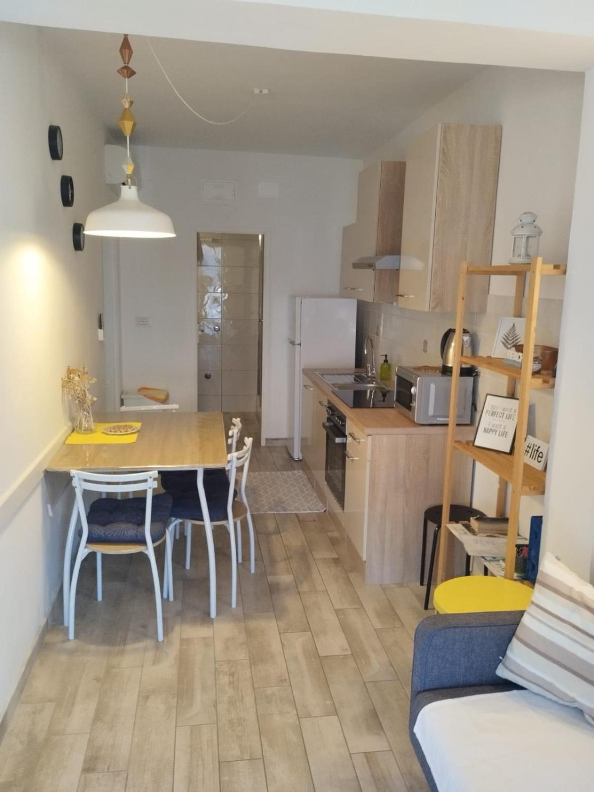 Apartments Lucia Паг Екстериор снимка
