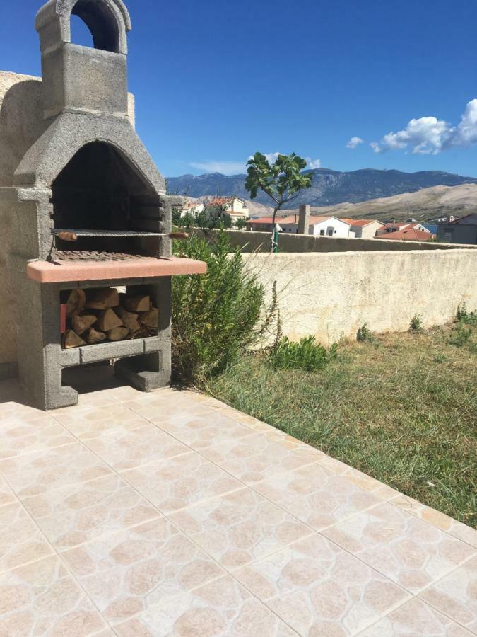 Apartments Lucia Паг Екстериор снимка