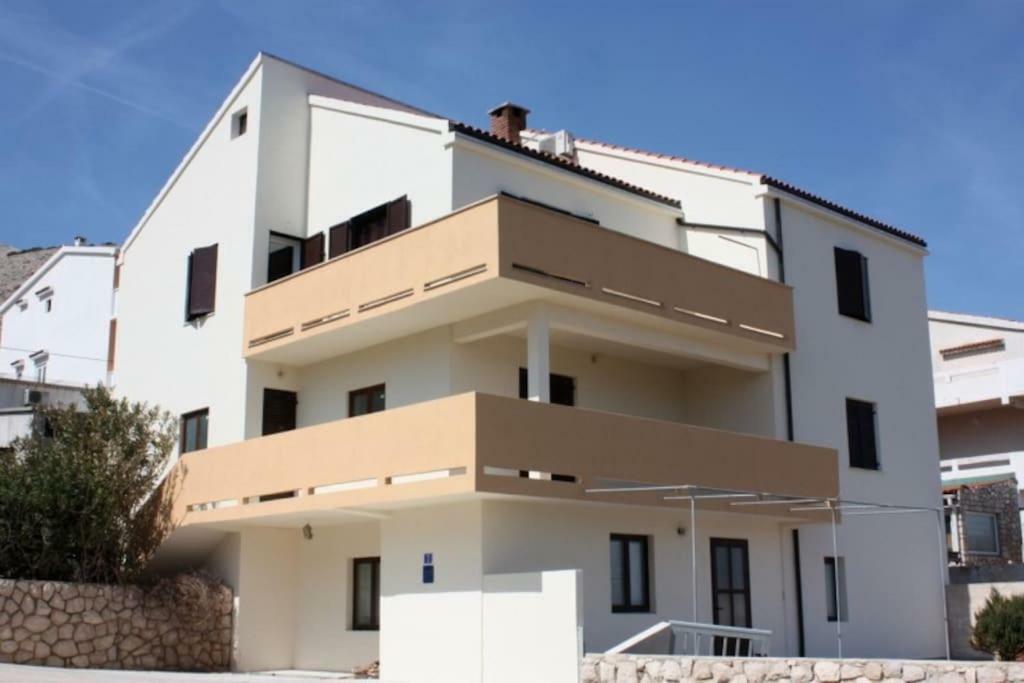 Apartments Lucia Паг Екстериор снимка